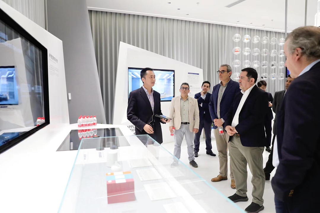 智利大学代表团到访Li 科学馆参观交流 第 1 张 智利大学代表团到访Li 科学馆参观交流 第 1 张