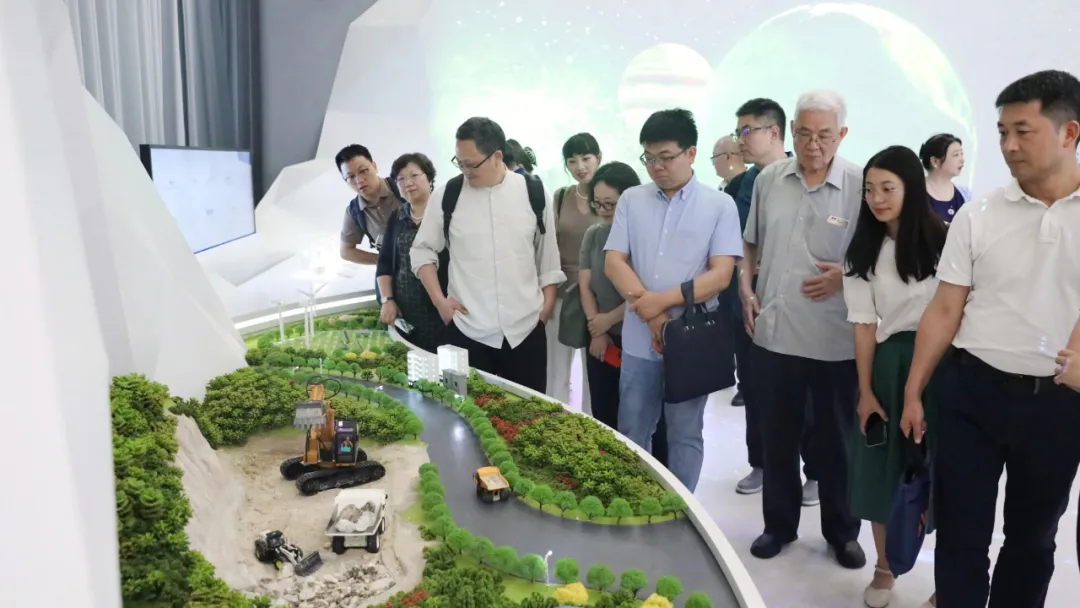 拉美研究专家学者到访天齐锂业Li 科学馆 第 1 张