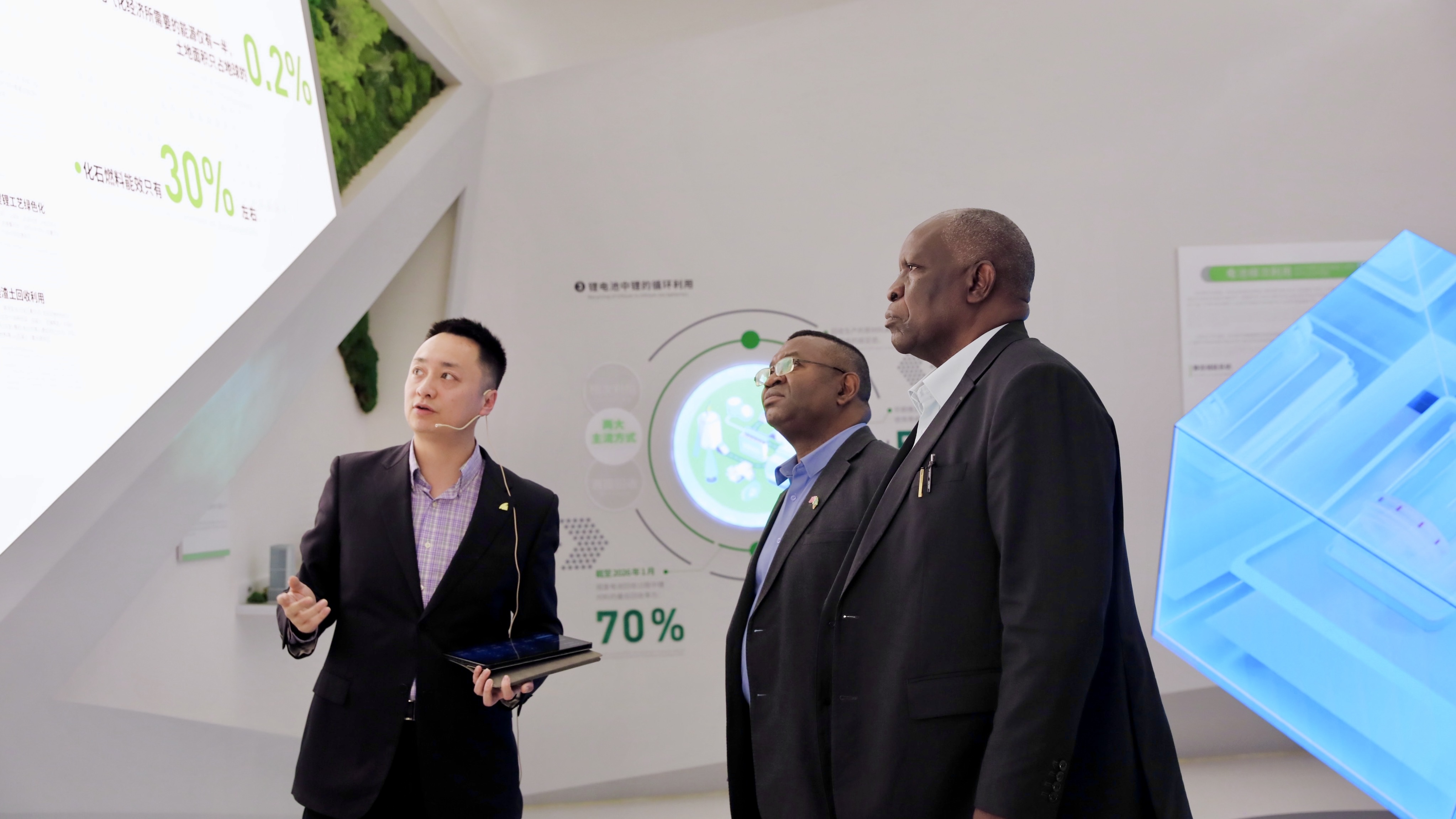 赞比亚驻华大使齐乌卢一行到访Li 科学馆 第 2 张