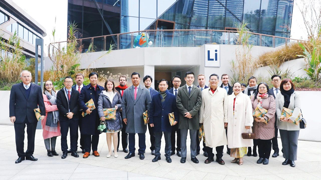 多国驻蓉（渝）领事官员代表团打卡天齐锂业Li 科学馆 第 1 张
