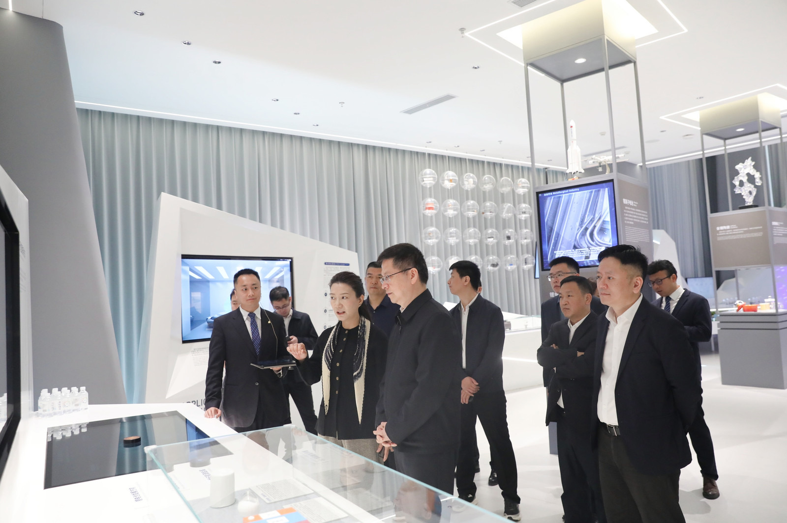 全国工商联副主席方光华一行到访Li 科学馆 第 1 张