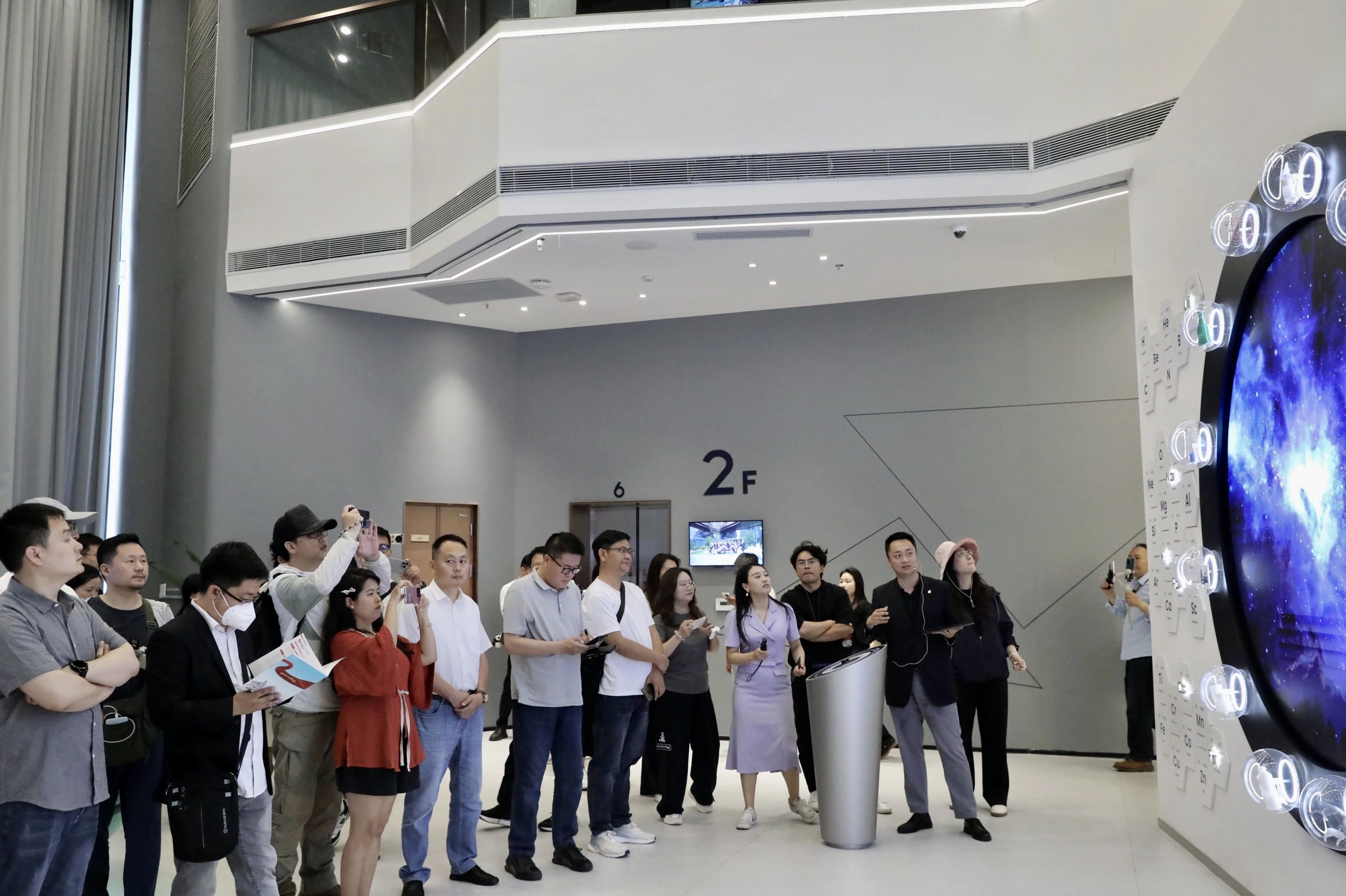 “中国式现代化的万千气象——网络名人四川行”打卡天齐锂业Li 科学馆，沉浸式科普体验引热议 第 1 张